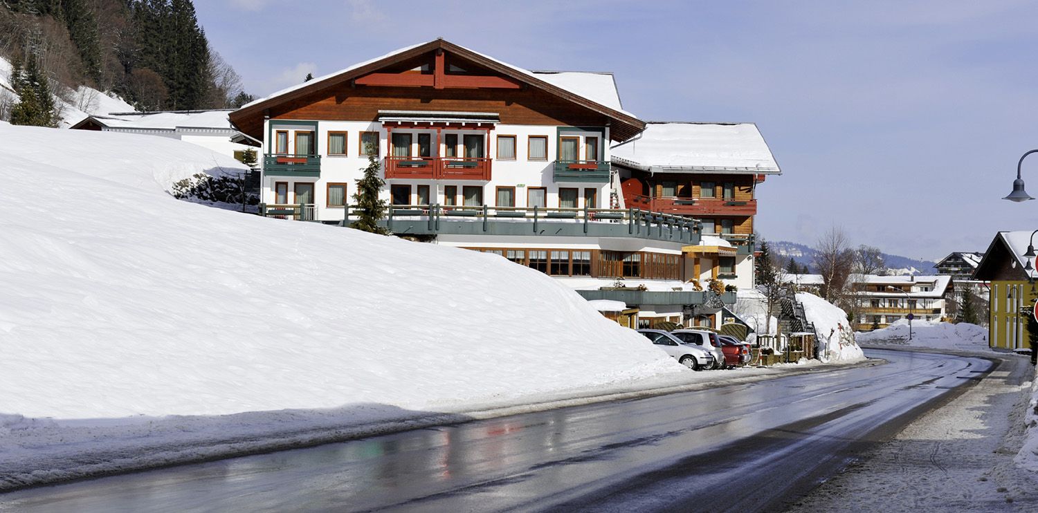 Außenbereich im Schnee IFA Alpenrose Hotel 